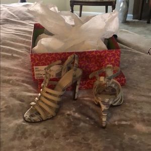Tory Burch Natural Sandlal - Print/Monark Vachetta